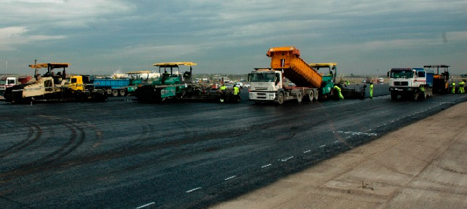 Renovación del firme en la pista 18R-36L del Aeropuerto Adolfo Suárez (Madrid-Barajas)