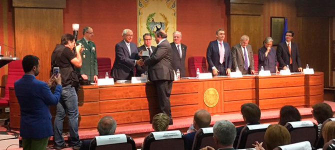 Antonio García, jefe de producción de Trabit, recibe la medalla de honor de la Asociación Española de la Carretera, AEC Antonio García, jefe de producción de Trabit, recibe la medalla de honor de la Asociación Española de la Carretera, AEC