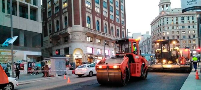 Asfaltado de la Gran Vía: 20.000 m2 de pavimentación fonoabsorbente en menos de 48 h