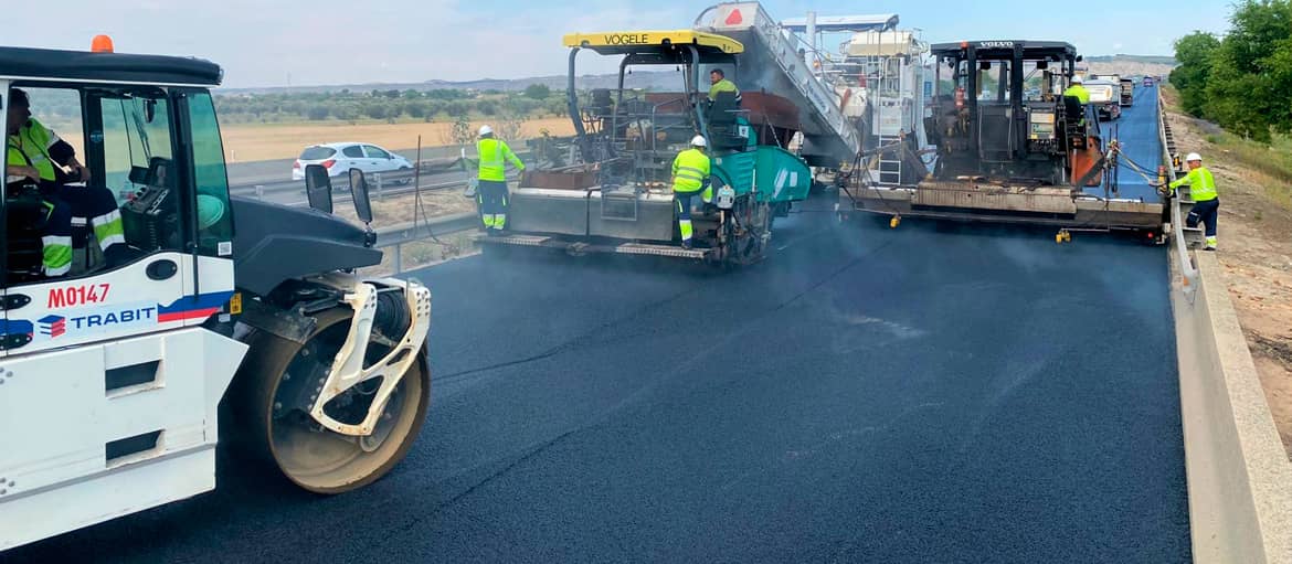 Carretera A3 sentido Madrid (Madrid) - extendido y compactación de MBC